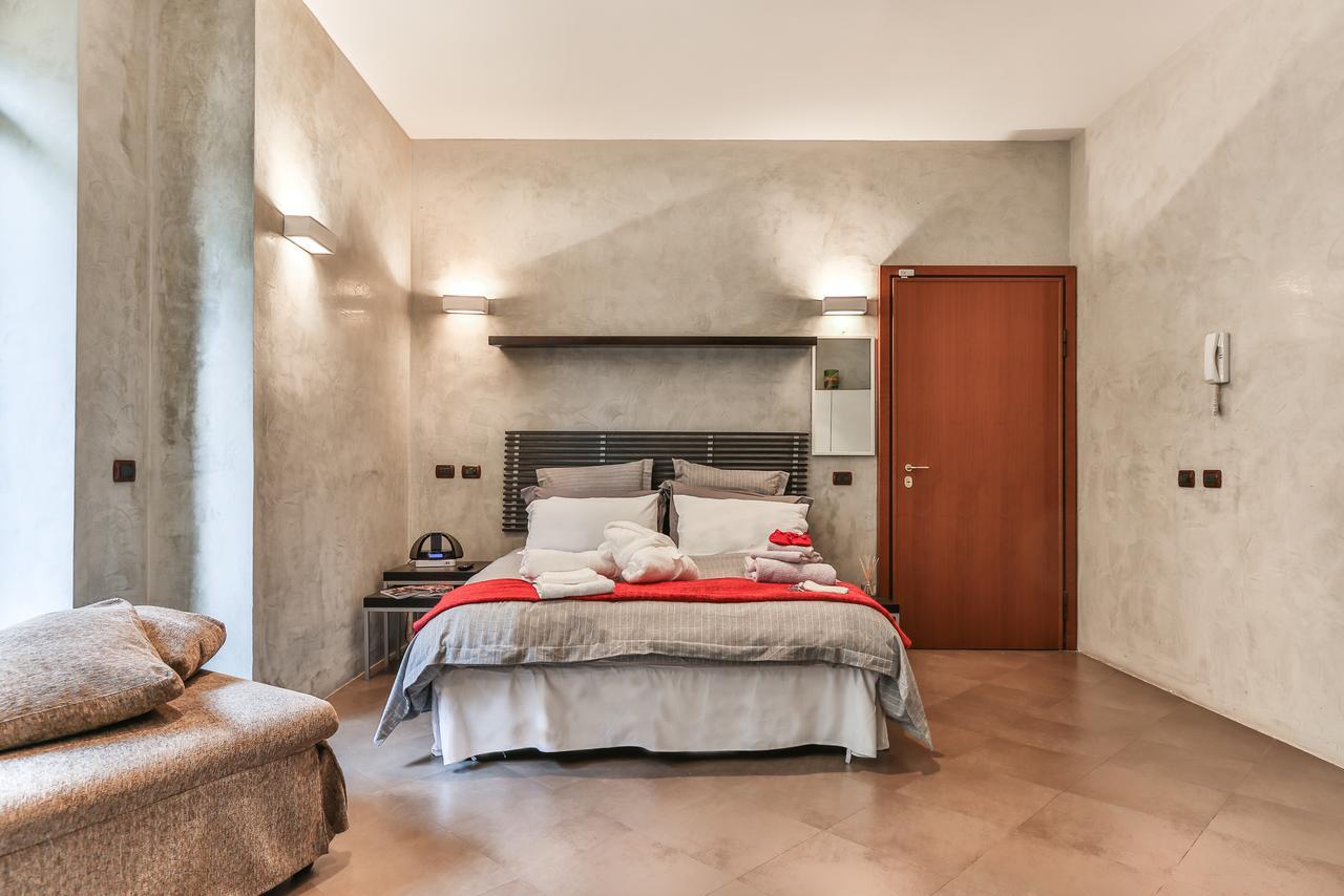 San Babila Suite Милан Экстерьер фото